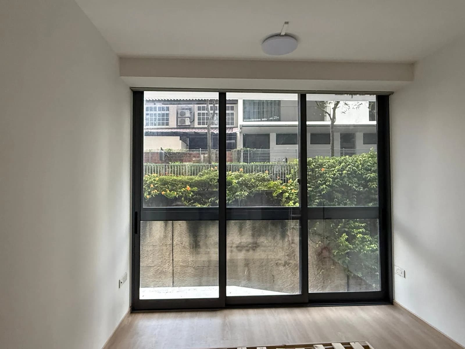 Modern Glass Windows for Homes in Singapore: Design and Installation