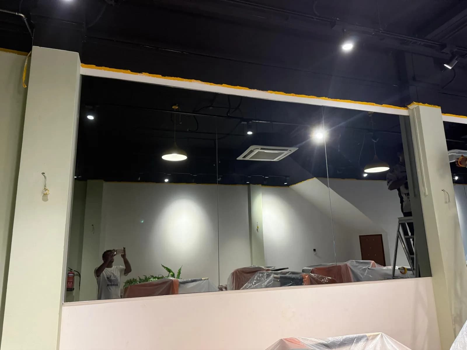 Commercial Mirror Wall Installation in Singapore: Design, Safety and Installation Guide